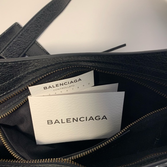 BALENCIAGA
Classic City AJ Graffiti-Print Satchel - Picture 4 of 8